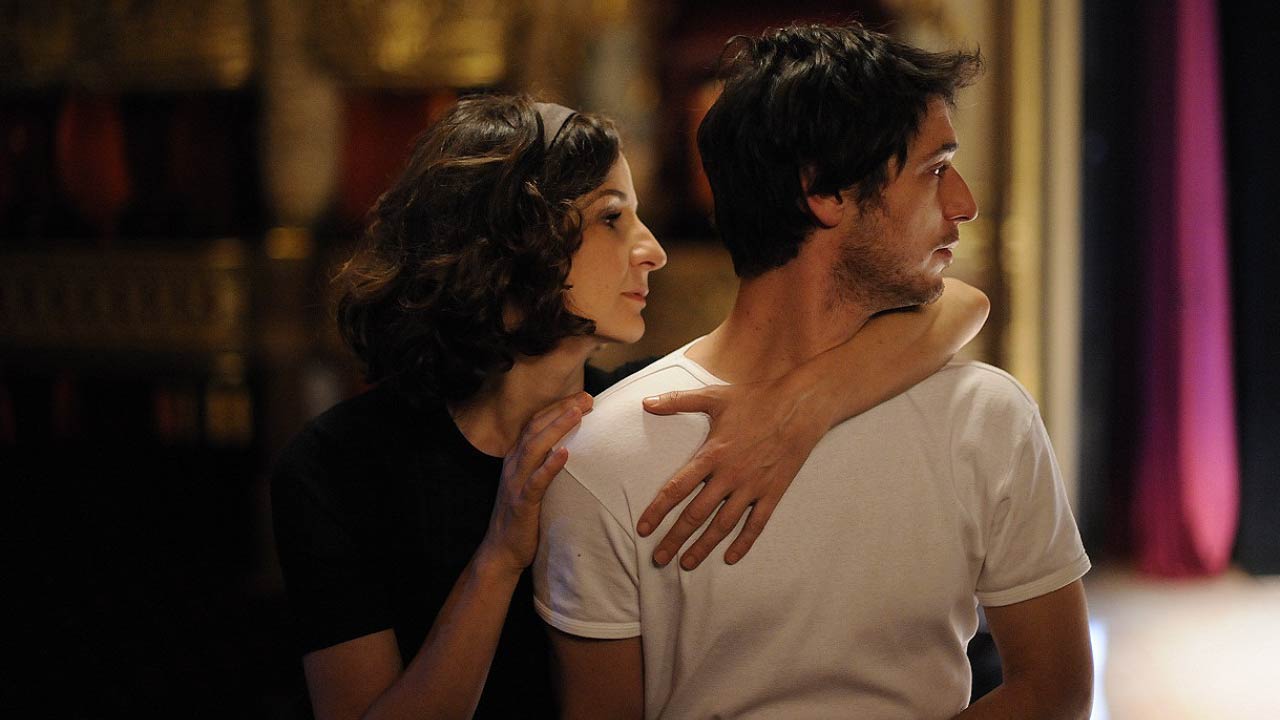 MAIN DANS LA MAIN - Promoreel